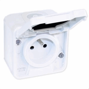 appareillage-etanche-oxxo-ip55-exterieur-garage-blanc-prise-2p+t-16a-eurohm-apparent