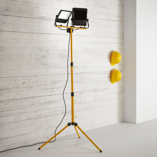 trépied avec 2 projecteurs